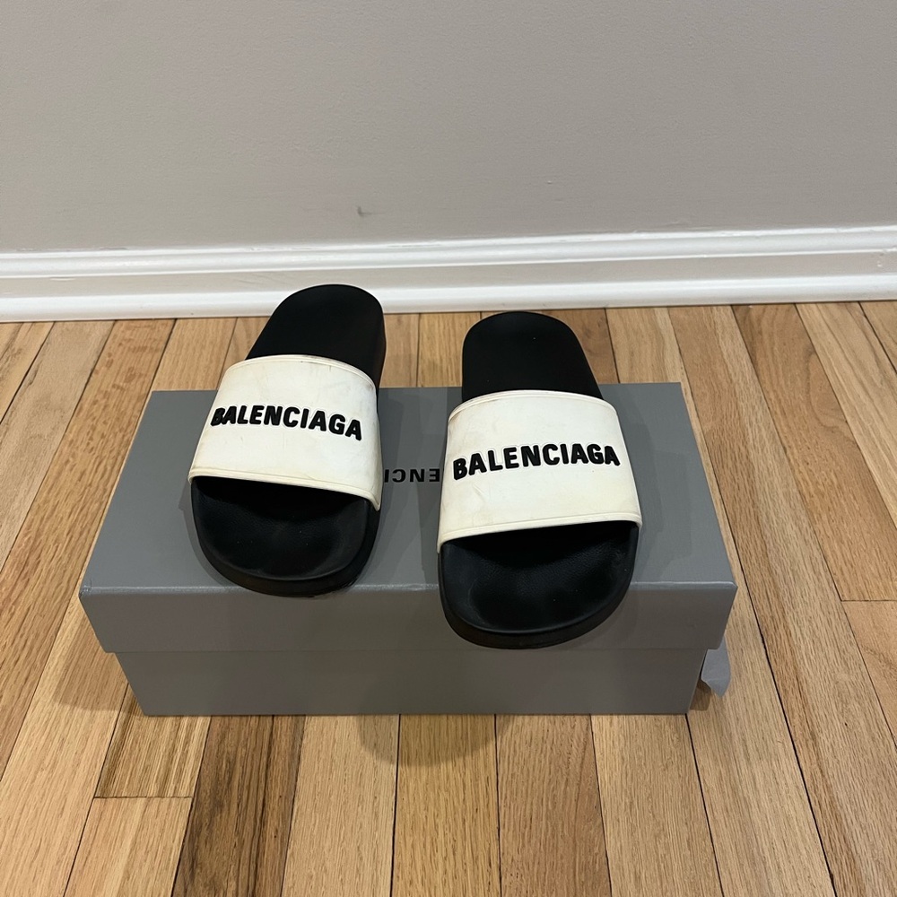Balenciaga Pool Slides